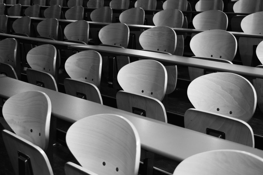 cadeiras vazias perda alunos escolas catolicas