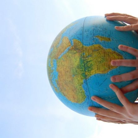 maos cuidado planeta fratelli tutti axis